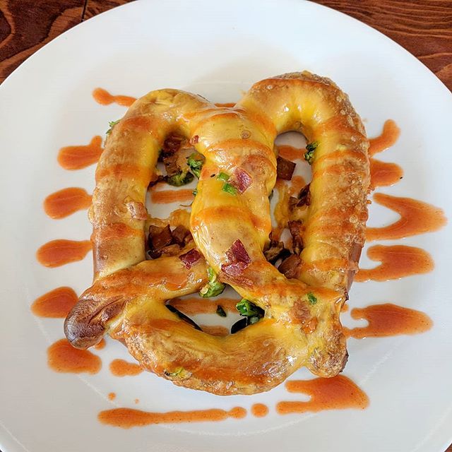 Today, for an extra $1 you can add whatever 3 toppings you'd like to your pretzel! This one has jalapeno, bacon and cheddar cheese w/ a buffalo drizzle! #happyhour #foodie #colorado #greeley #craftbeer #pretzels